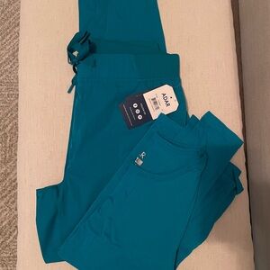 BNWT ADAR Teal Jogger Scrub Set